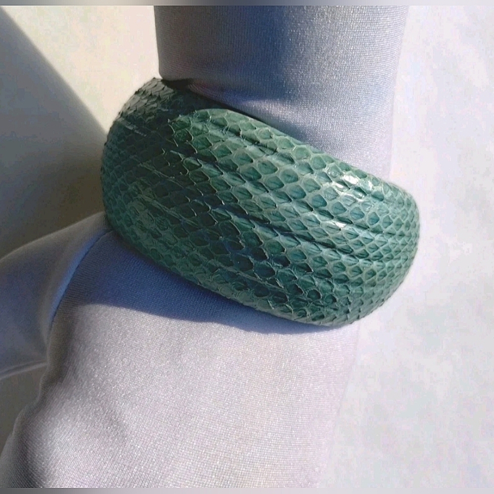 Vintage 70s 80s Snakeskin Chunky Bangle Bracelet Ribbed Turquoise Green Wide